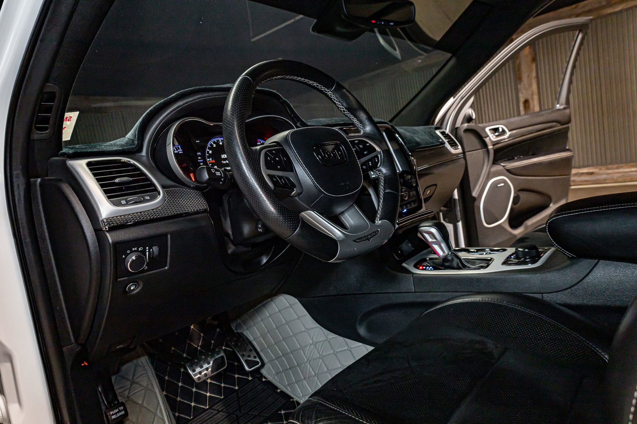 Used 2018 Jeep Grand Cherokee Trackhawk w/ Trailer Tow Group IV image 13