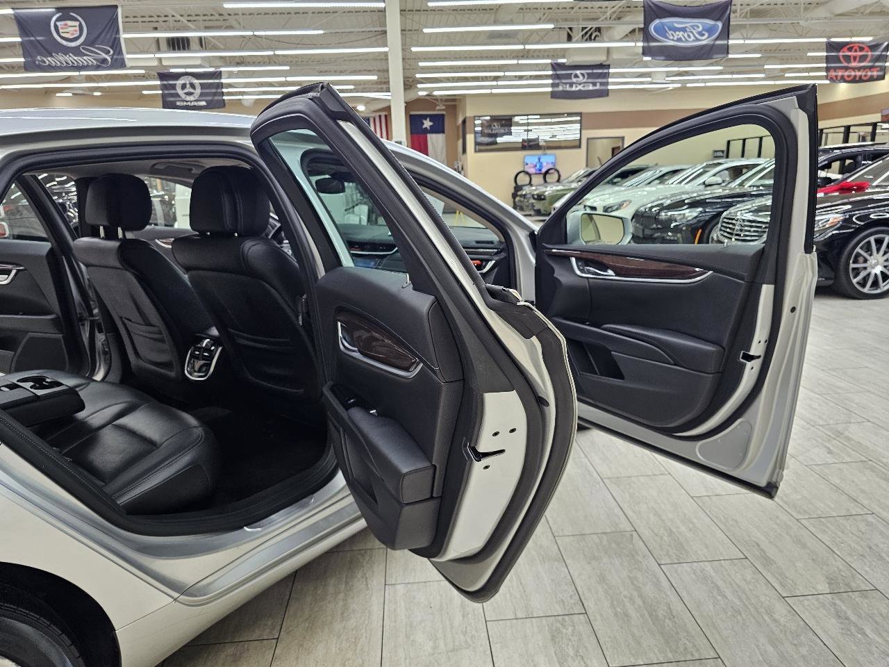Used 2013 Cadillac XTS Luxury FWD image 14