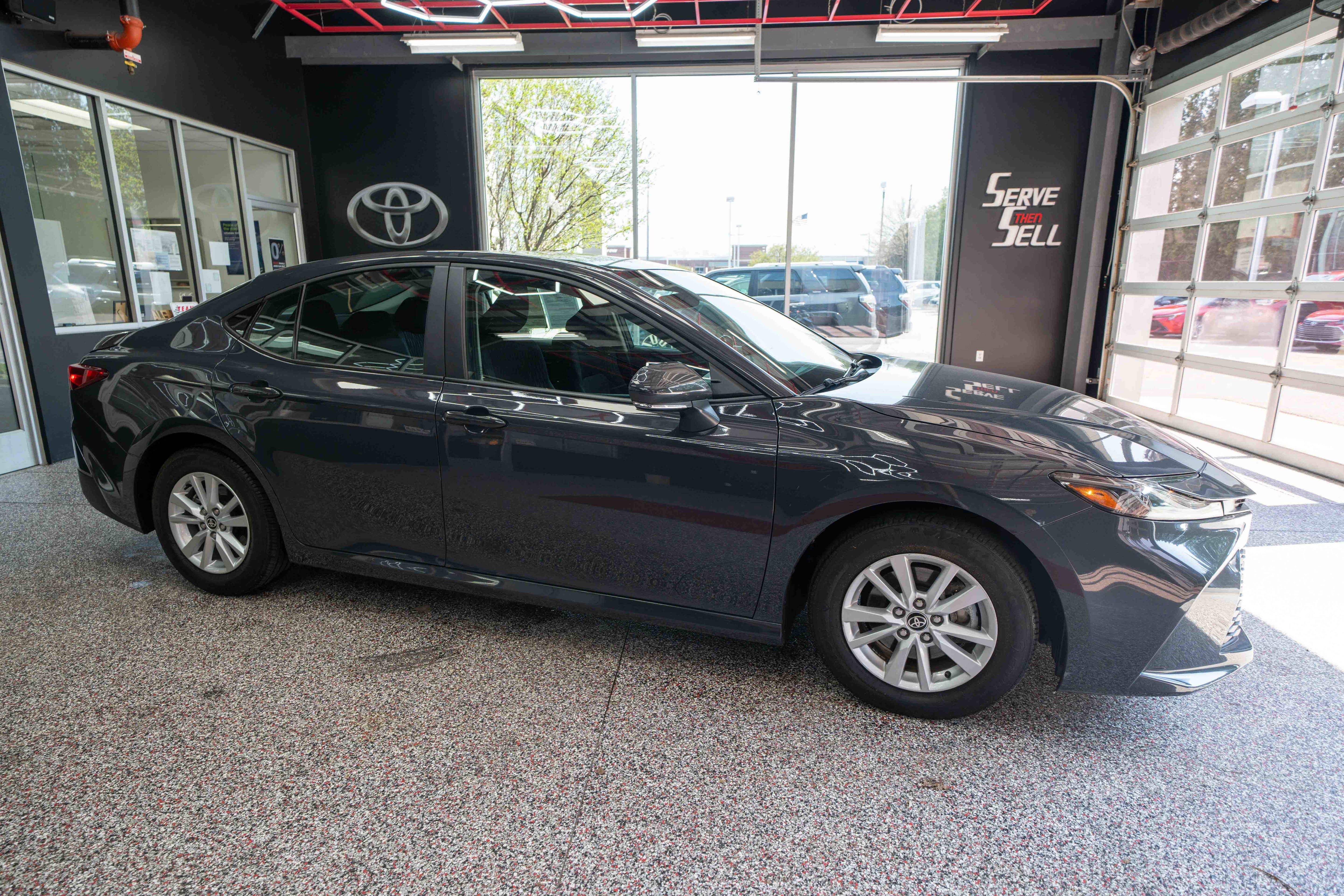 Used 2025 Toyota Camry LE FWD image 5