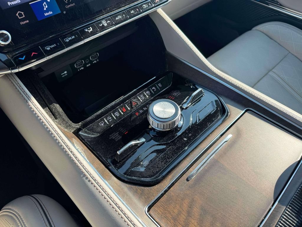 Used 2023 Jeep Grand Wagoneer L Series II AWD/4WD image 31