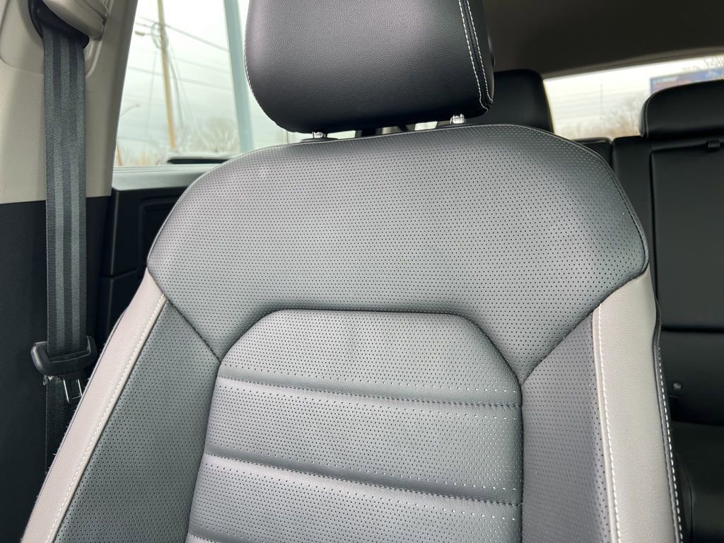 Used 2023 Volkswagen Atlas SEL Premium image 22