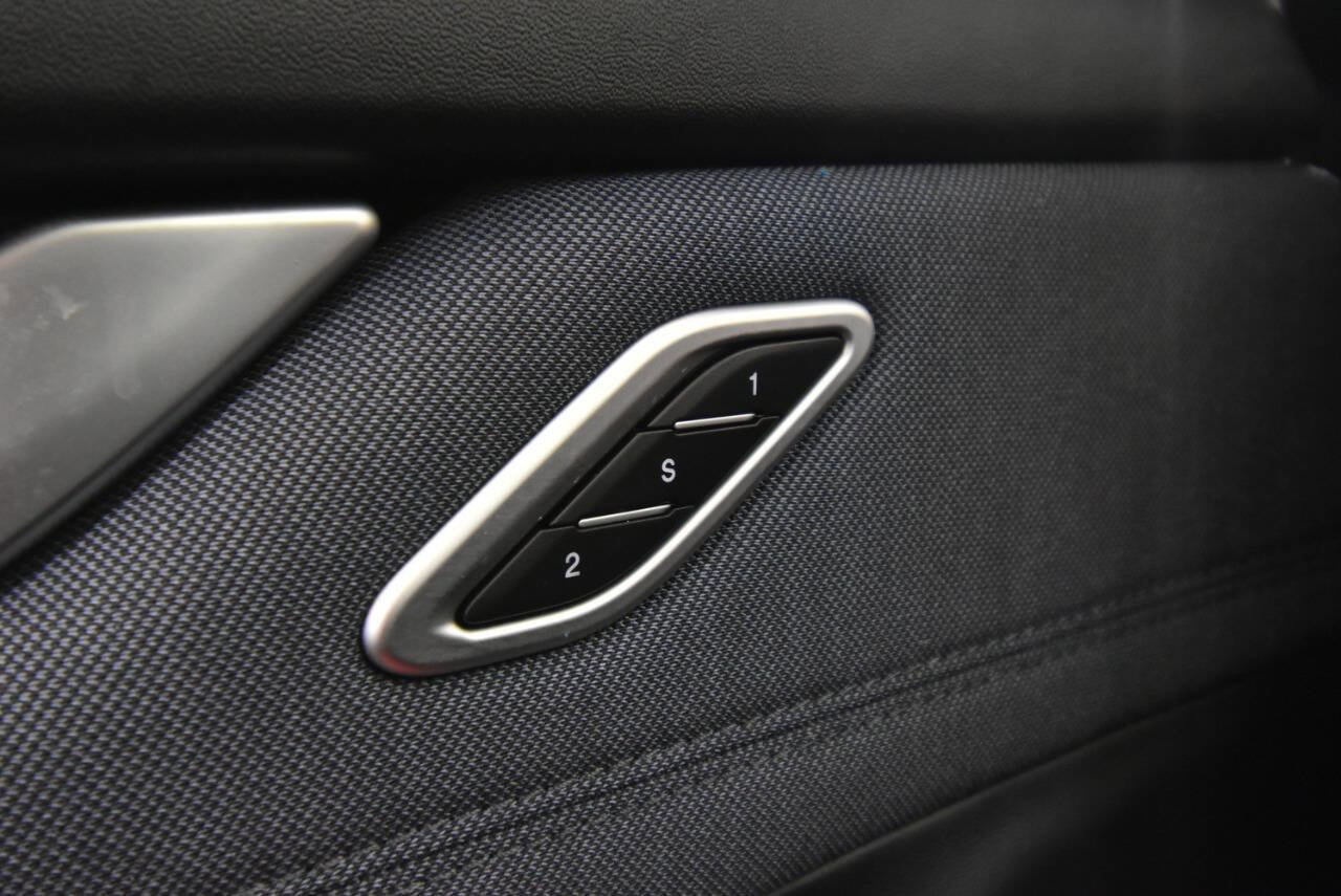 Used 2020 Maserati Levante GranLusso image 31