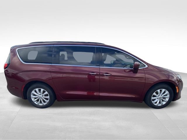 Used 2018 Chrysler Pacifica Touring Plus FWD image 13