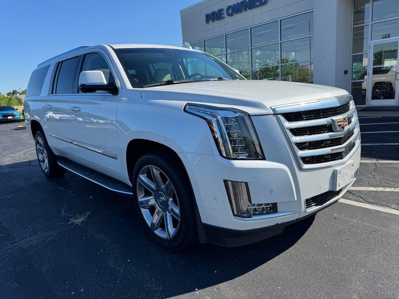 Used 2019 Cadillac Escalade ESV Luxury AWD/4WD image 2