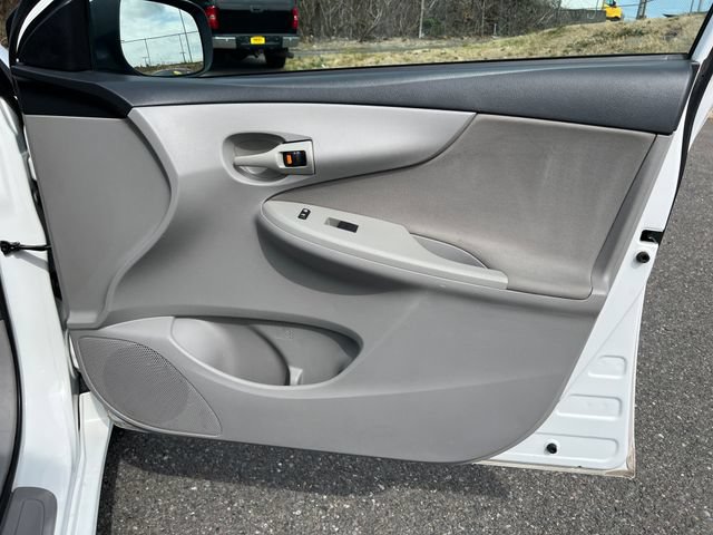 Used 2012 Toyota Corolla L FWD image 30