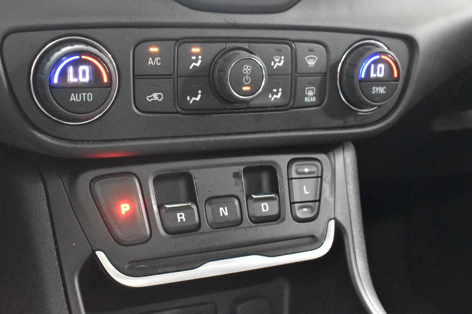Used 2018 GMC Terrain Denali w/ Advanced Safety Package AWD/4WD image 19