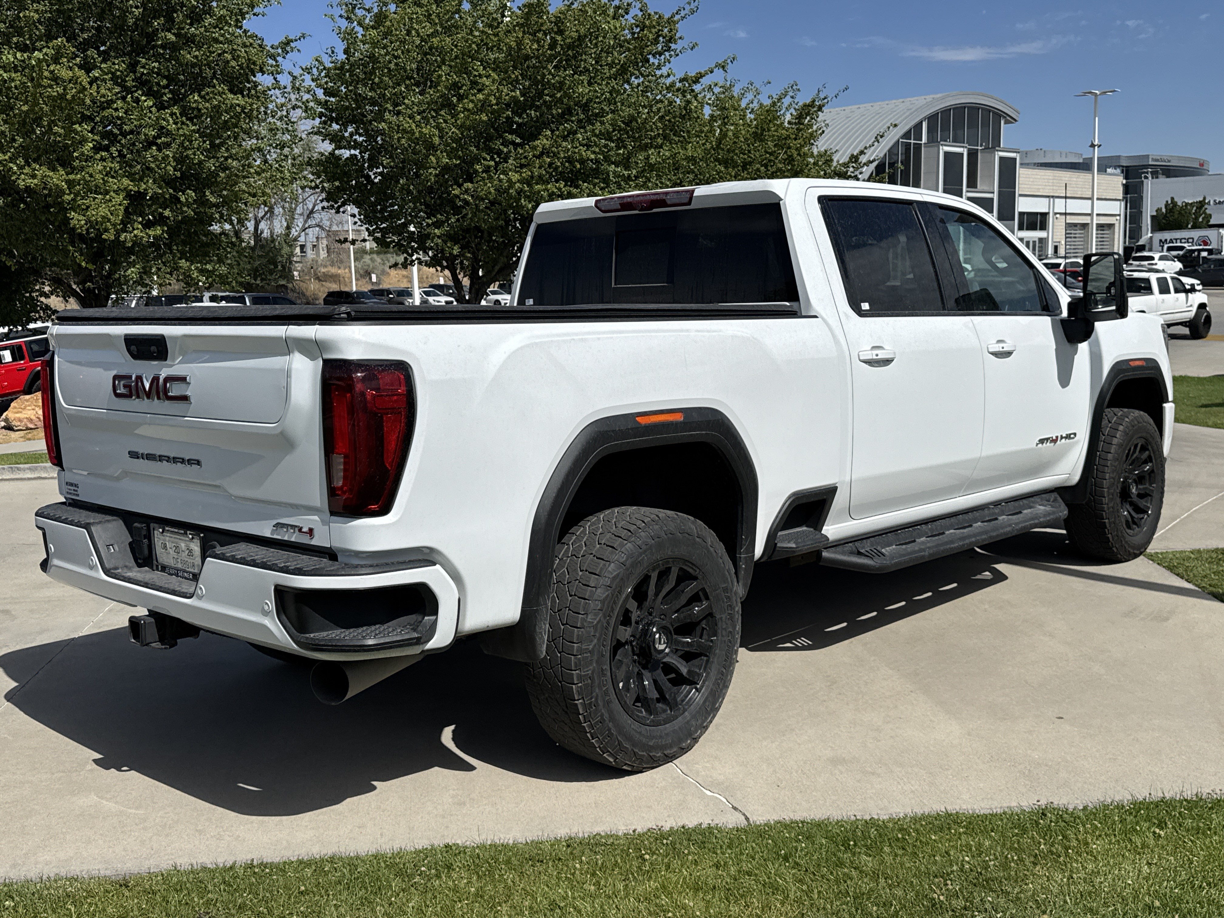 Used 2023 GMC Sierra 2500 AT4 w/ AT4 Preferred Package AWD/4WD image 5