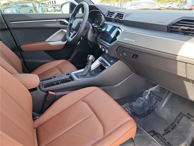 Certified 2025 Audi Q3 2.0T Premium image 28