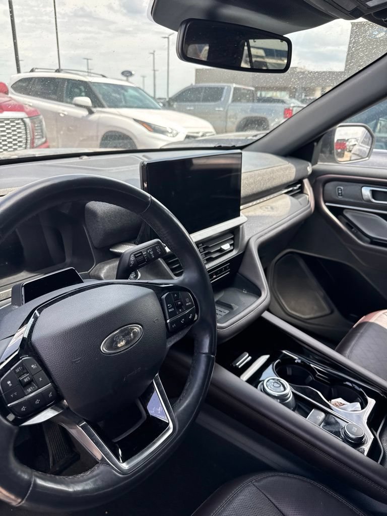 Used 2025 Ford Explorer Platinum AWD/4WD image 11