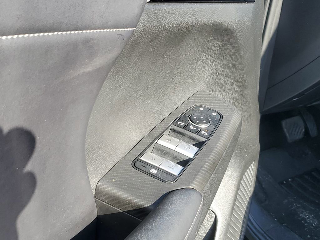 Used 2024 Mitsubishi Outlander SE Black Edition image 18