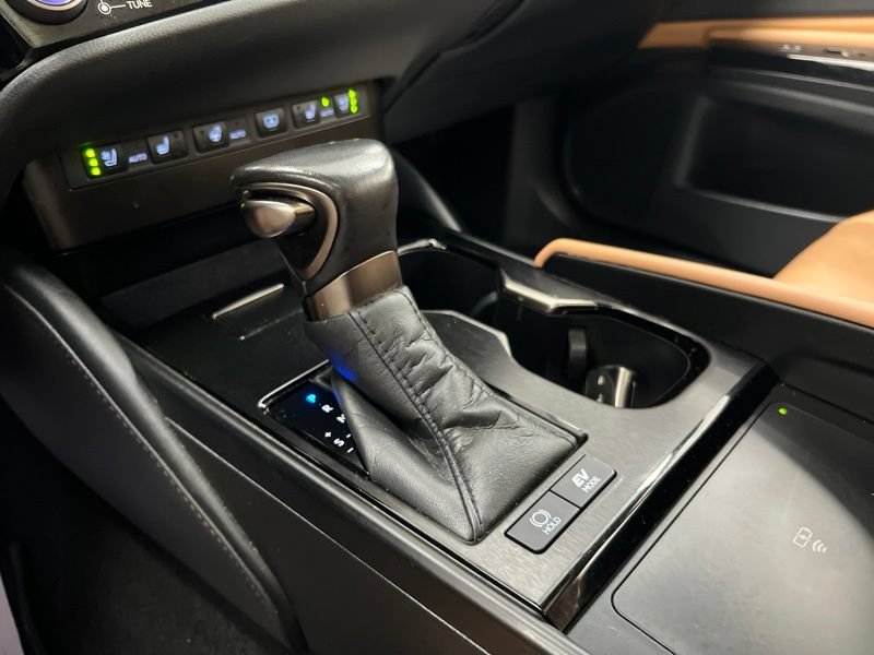 Used 2024 Lexus ES 300h w/ Accessory Package (Z1) FWD image 33