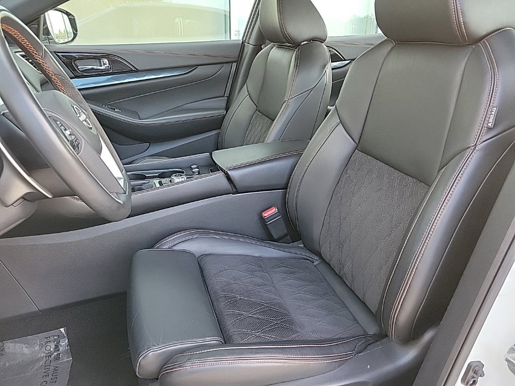 Used 2023 Nissan Maxima SR w/ Sport Mat Group FWD image 11