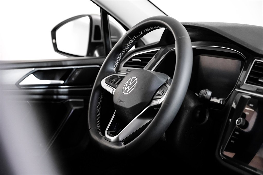 Used 2022 Volkswagen Tiguan SE image 14