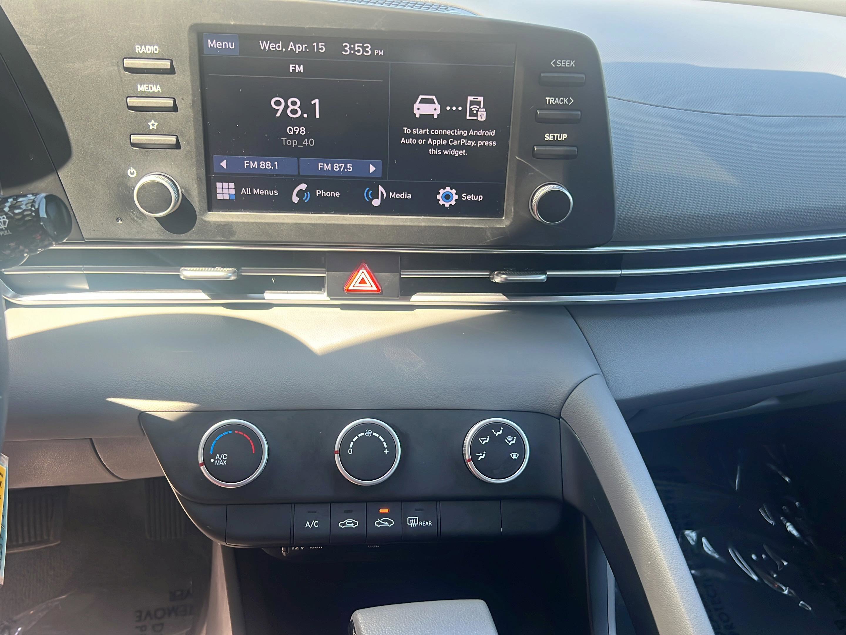 Certified 2024 Hyundai Elantra SE image 11