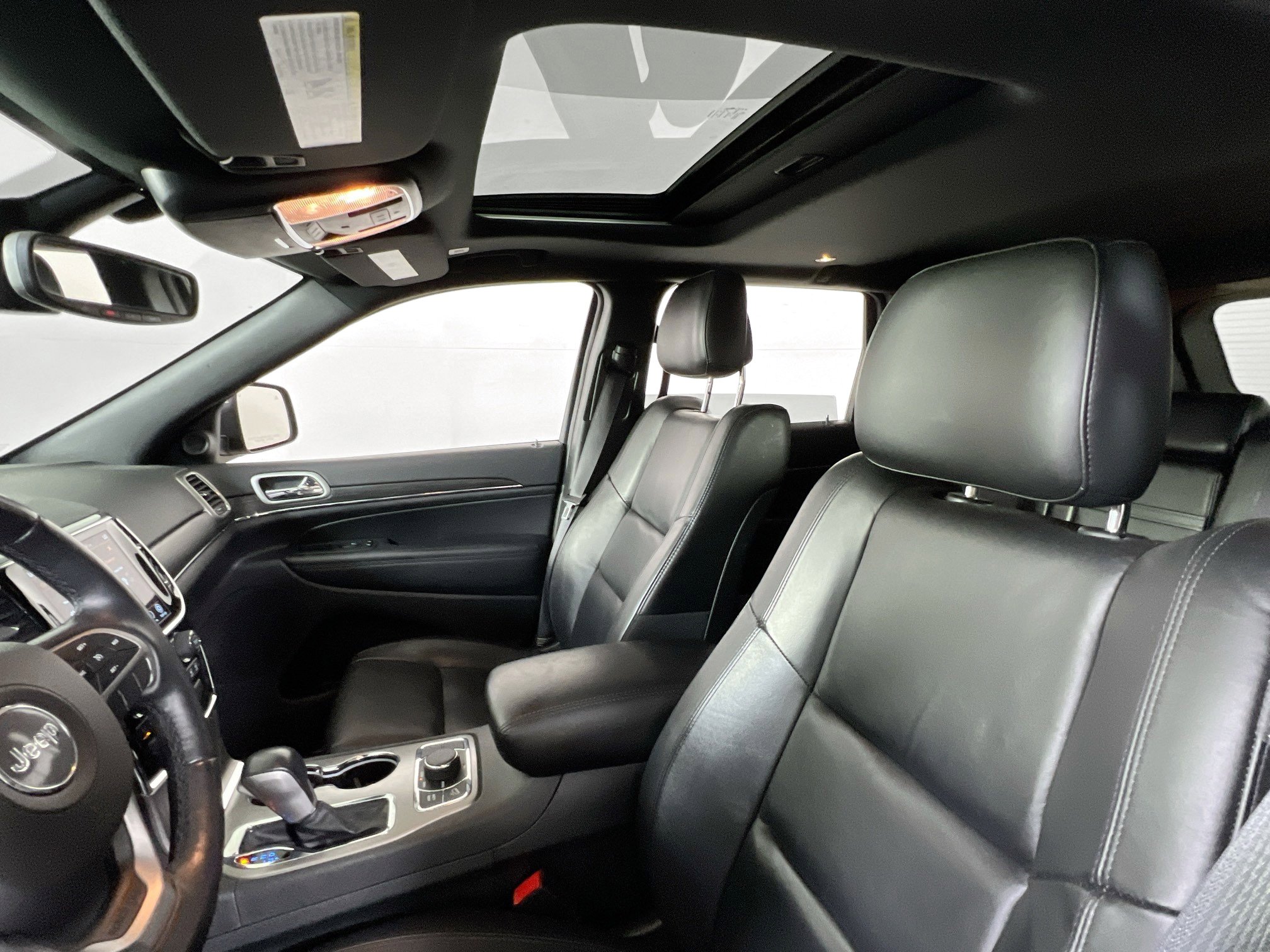 Used 2022 Jeep Grand Cherokee Limited AWD/4WD image 19