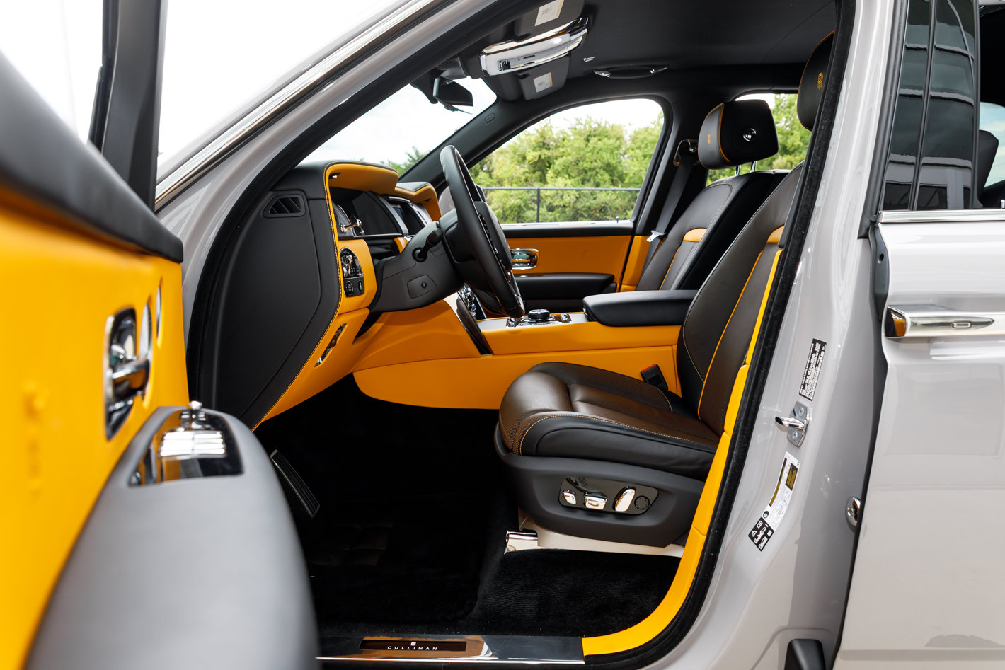 Certified 2024 Rolls-Royce Cullinan w/ Interior Detailing Package AWD/4WD image 35