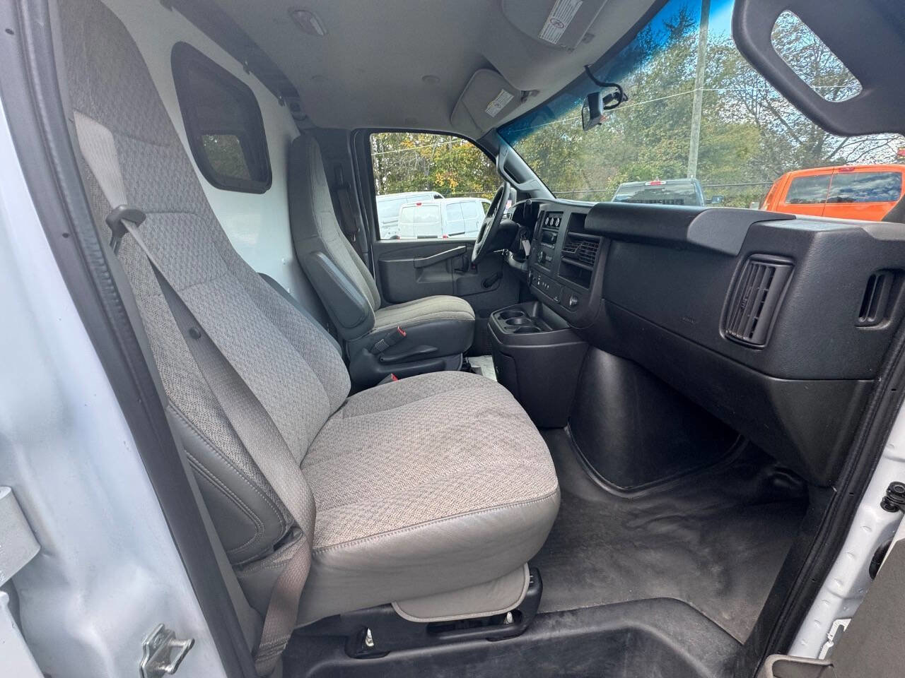 Used 2018 Chevrolet Express 2500 image 15