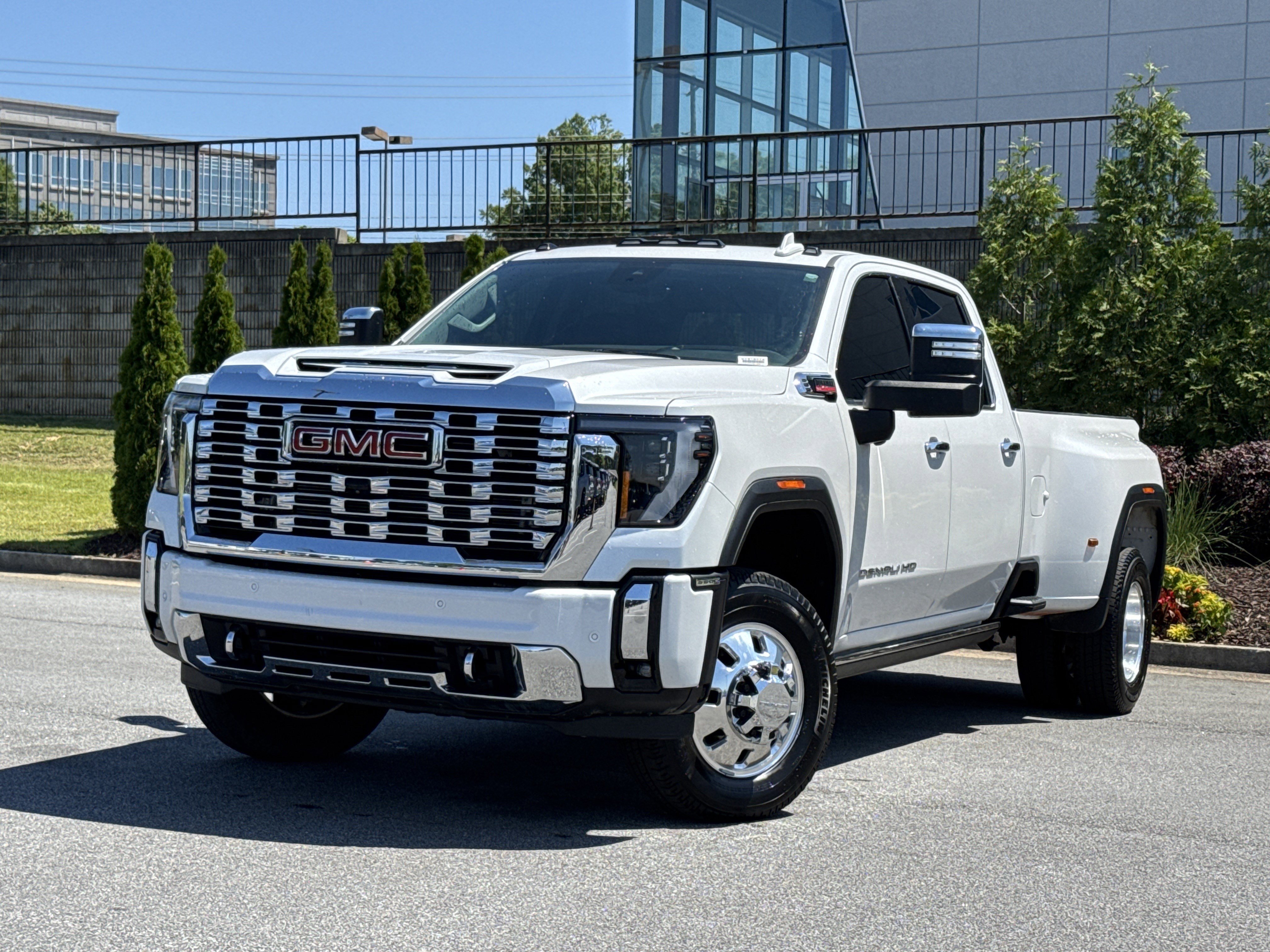 Used 2024 GMC Sierra 3500 Denali w/ Denali Reserve Package AWD/4WD image 5