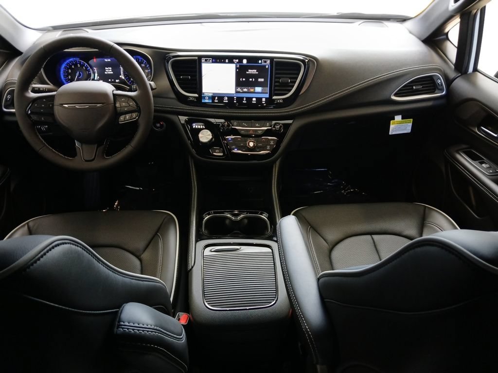 New 2027 Chrysler Pacifica Limited FWD image 20