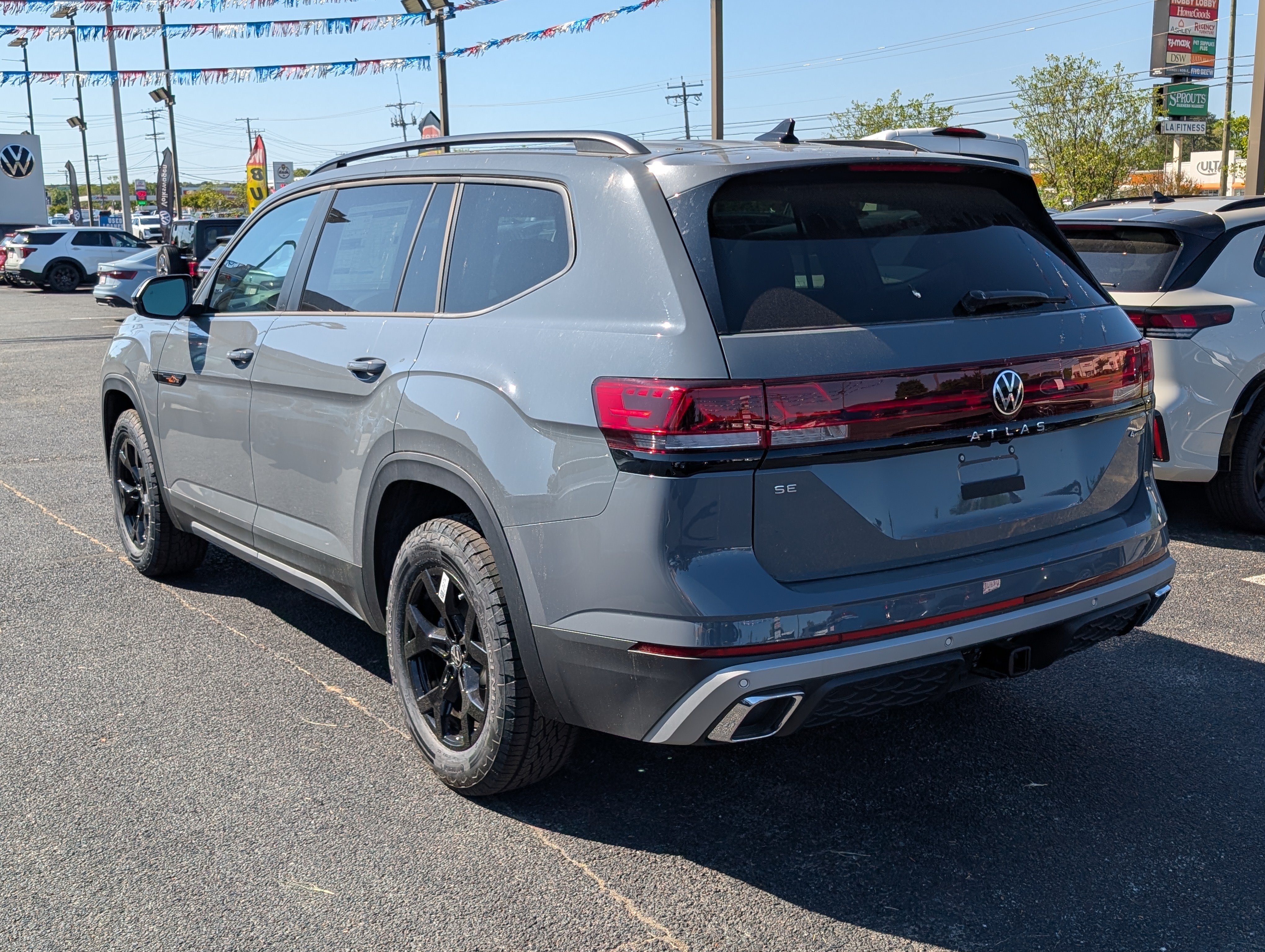New 2026 Volkswagen Atlas Peak Edition AWD/4WD image 4