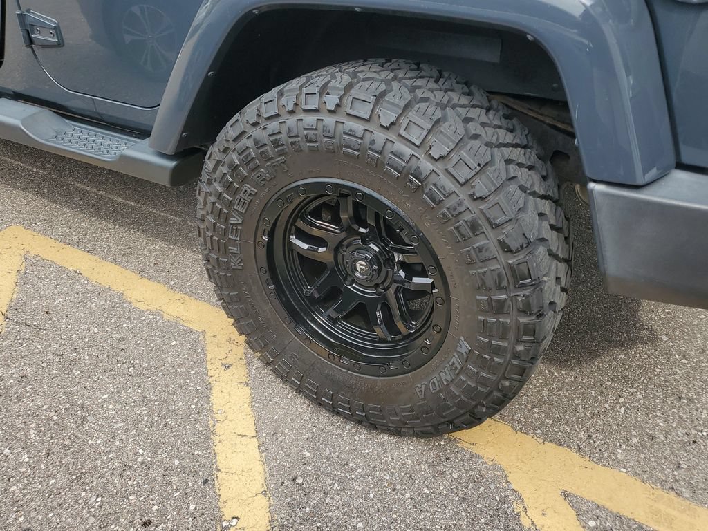 Used 2016 Jeep Wrangler Unlimited Sahara w/ Connectivity Group AWD/4WD image 24