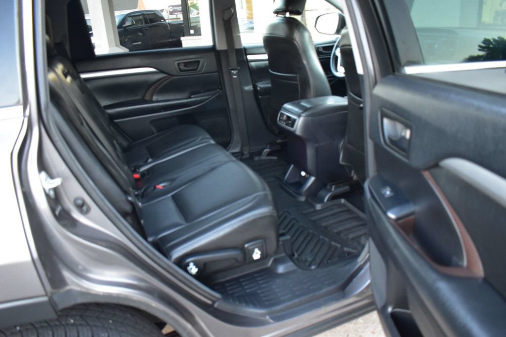 Used 2014 Toyota Highlander LE FWD image 20