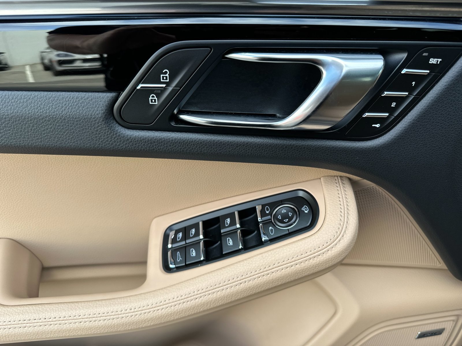 Certified 2026 Porsche Macan AWD/4WD image 12