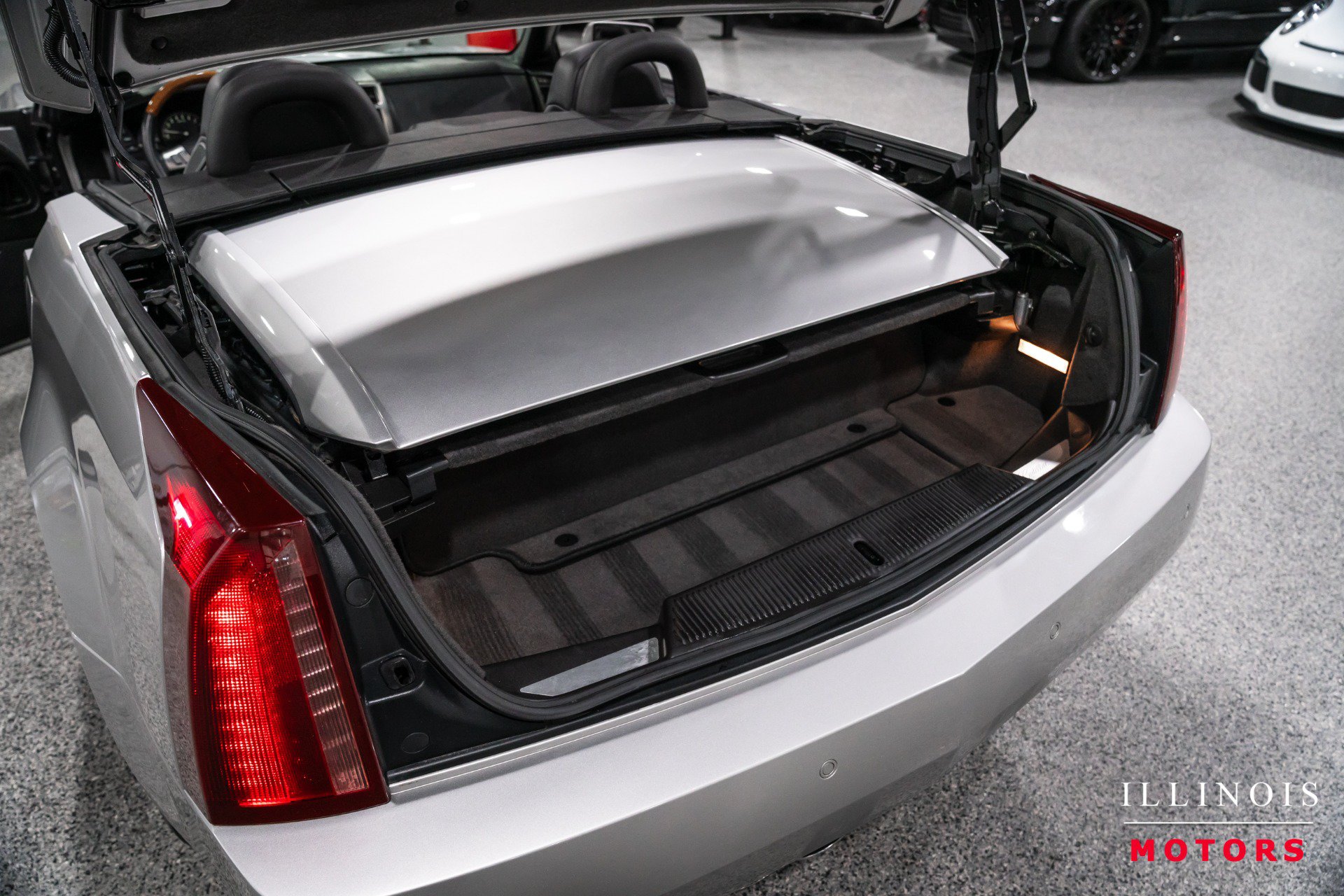 Used 2004 Cadillac XLR RWD image 16