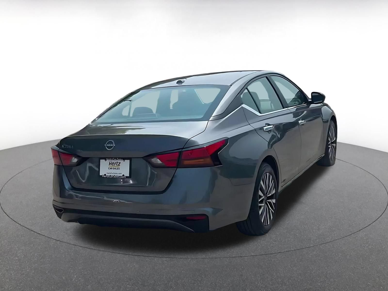Used 2025 Nissan Altima 2.5 SV FWD image 14