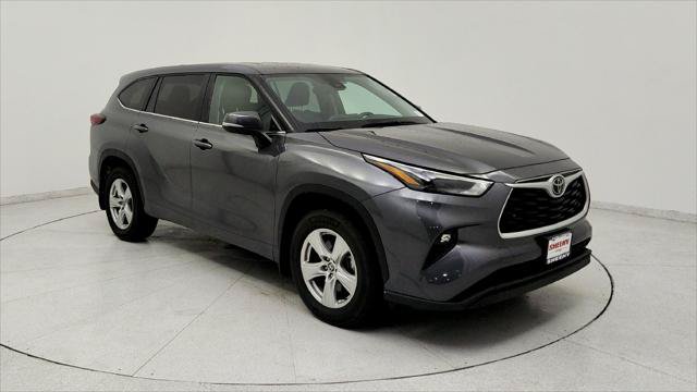 Certified 2025 Toyota Highlander LE AWD/4WD image 1
