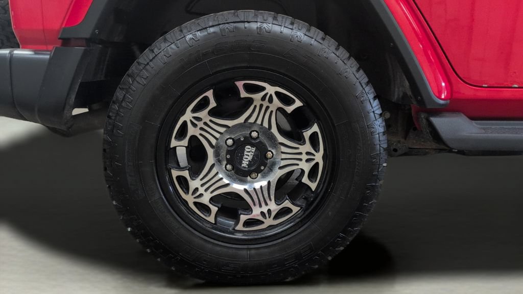 Used 2018 Jeep Wrangler Unlimited Sahara w/ Uconnect 4C Nav & Sound Group AWD/4WD image 27
