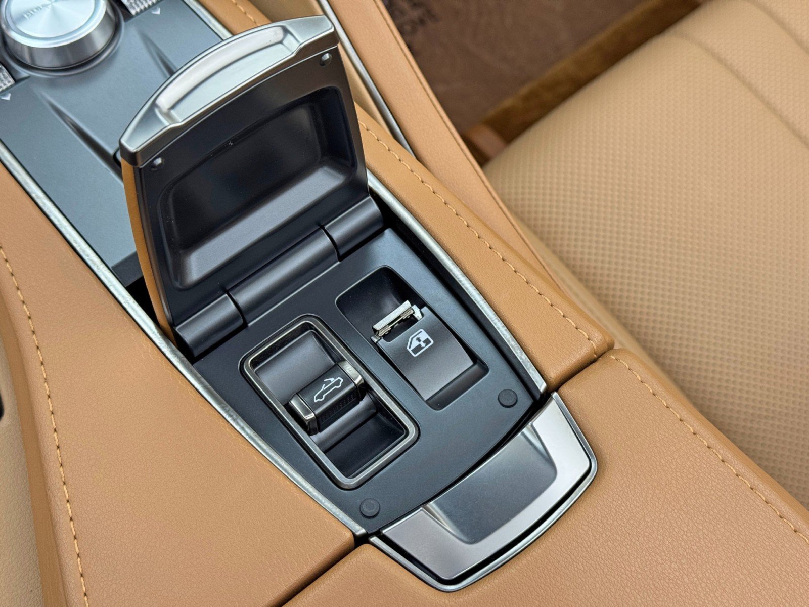 Used 2024 Lexus LC 500 Convertible w/ Touring Package image 32