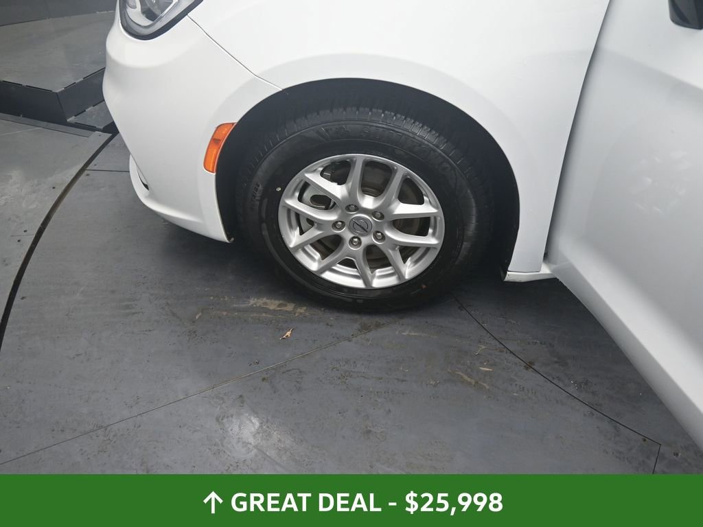 Used 2024 Chrysler Pacifica Touring-L image 14