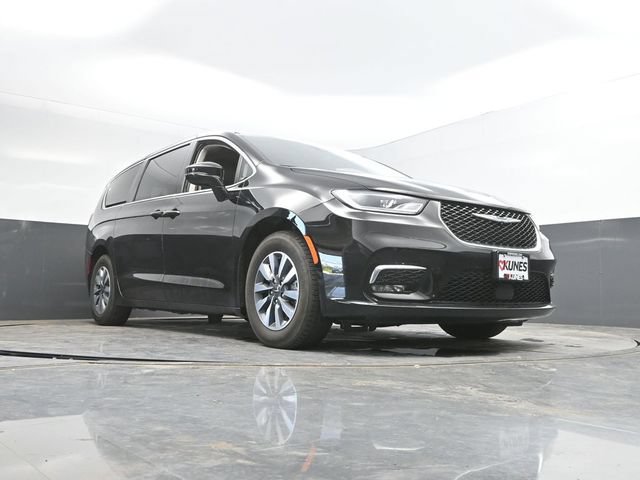 Used 2024 Chrysler Pacifica Limited FWD image 52