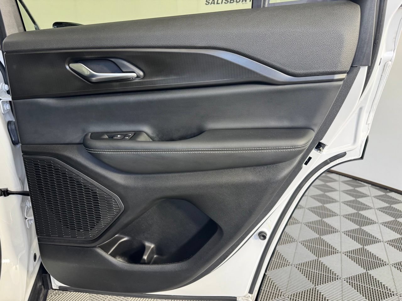 Used 2023 Jeep Grand Cherokee Altitude RWD image 39