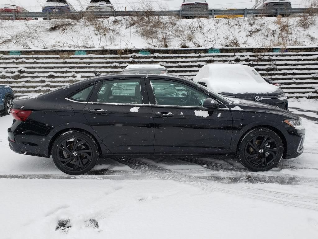 New 2026 Volkswagen Jetta SE FWD image 2