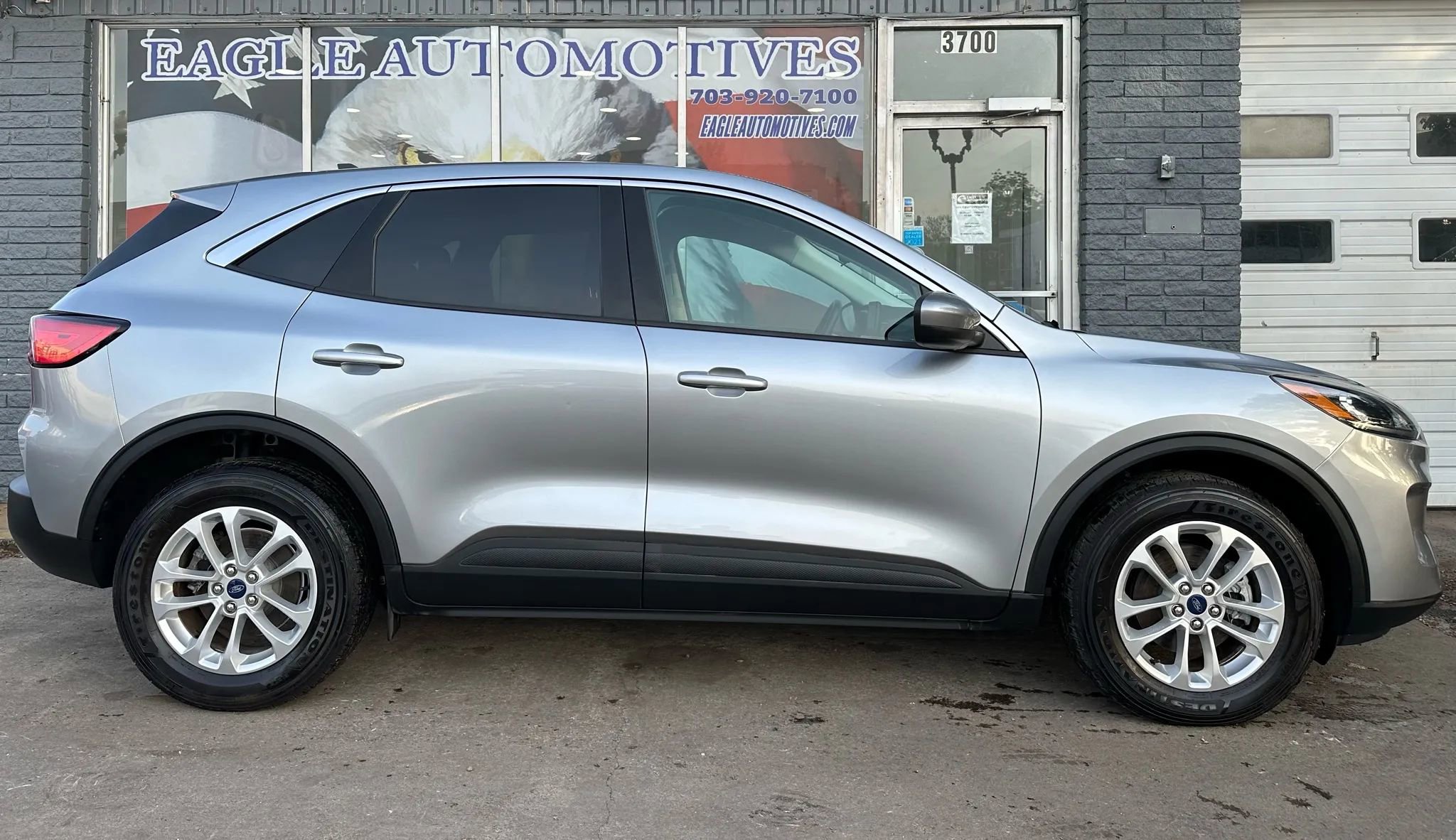 Used 2021 Ford Escape SE w/ Cold Weather Package image 2