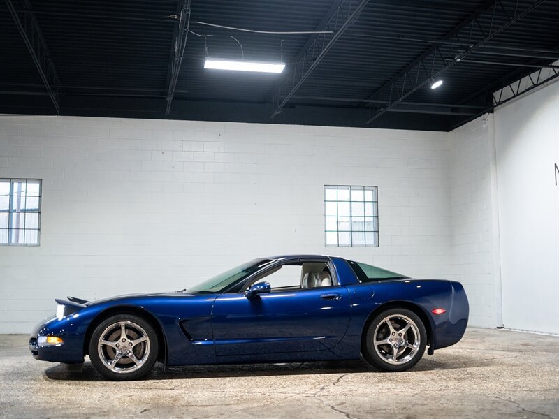 Used 2004 Chevrolet Corvette Coupe w/ Preferred Equipment Group RWD image 9