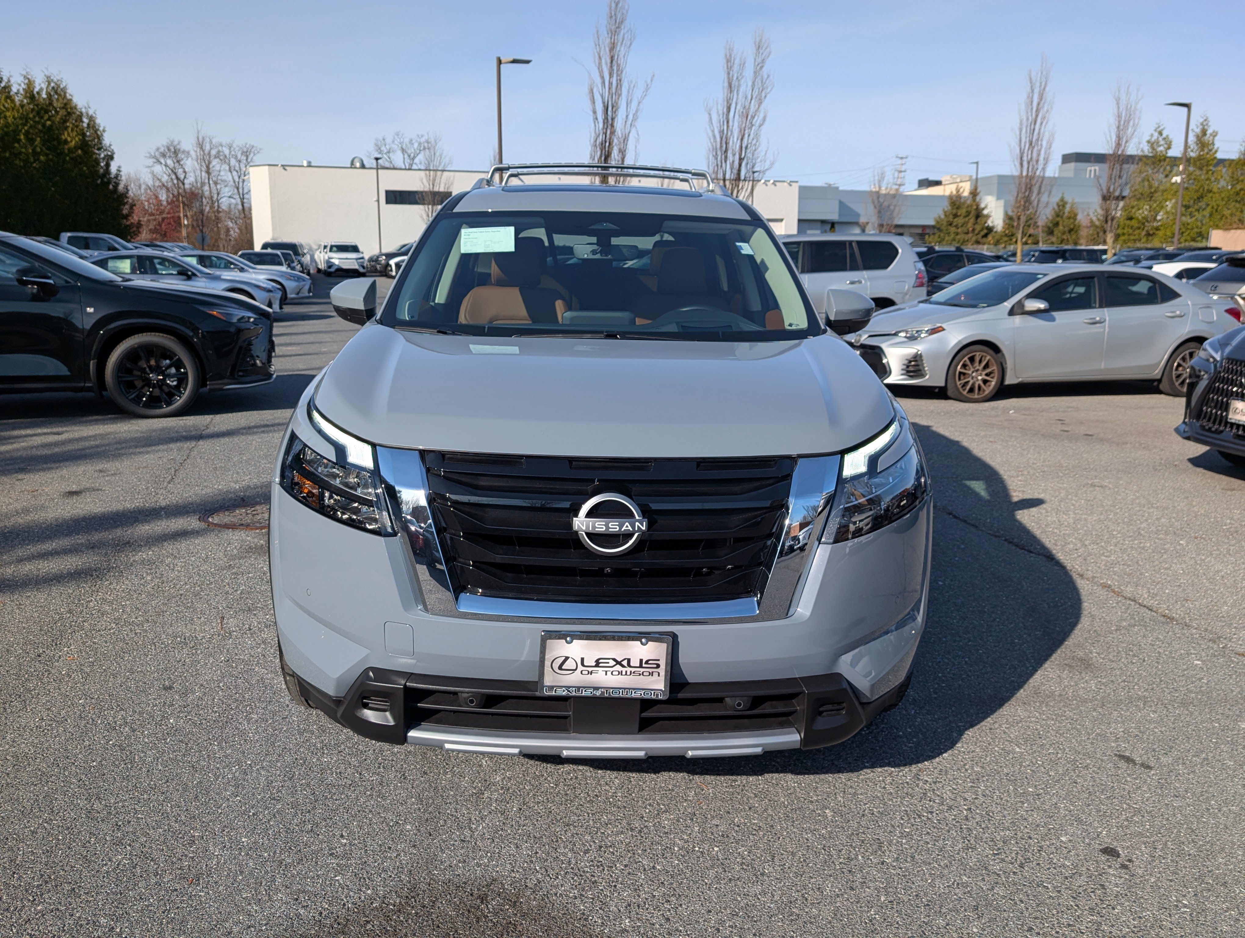 Used 2025 Nissan Pathfinder Platinum image 8