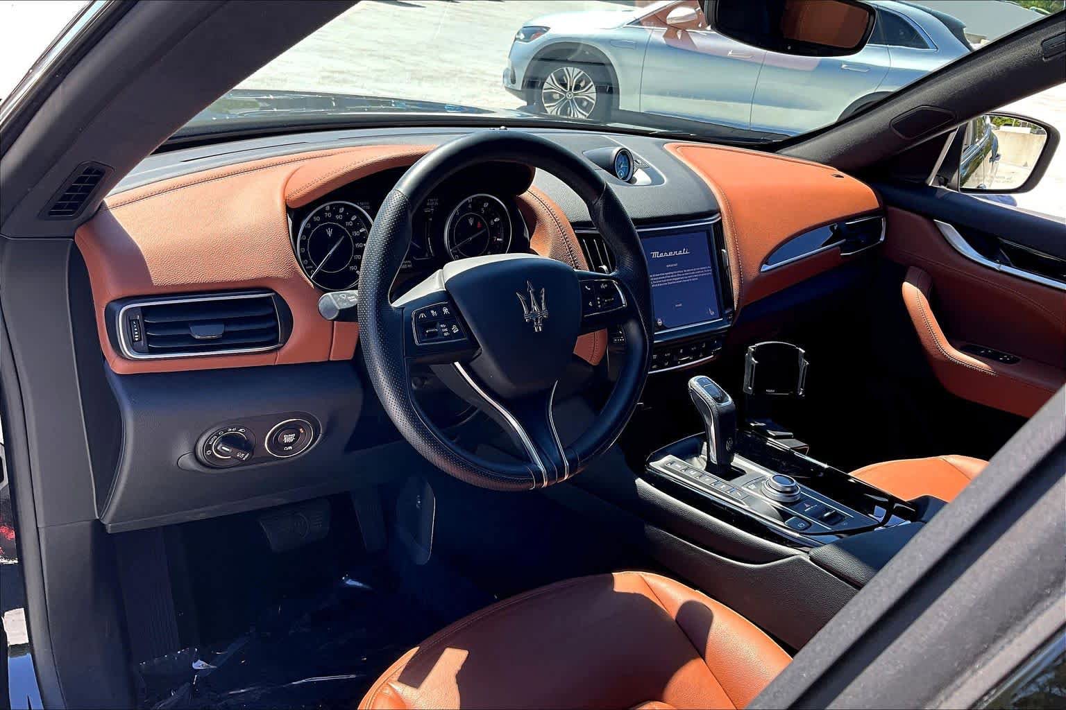Used 2021 Maserati Levante AWD/4WD image 17