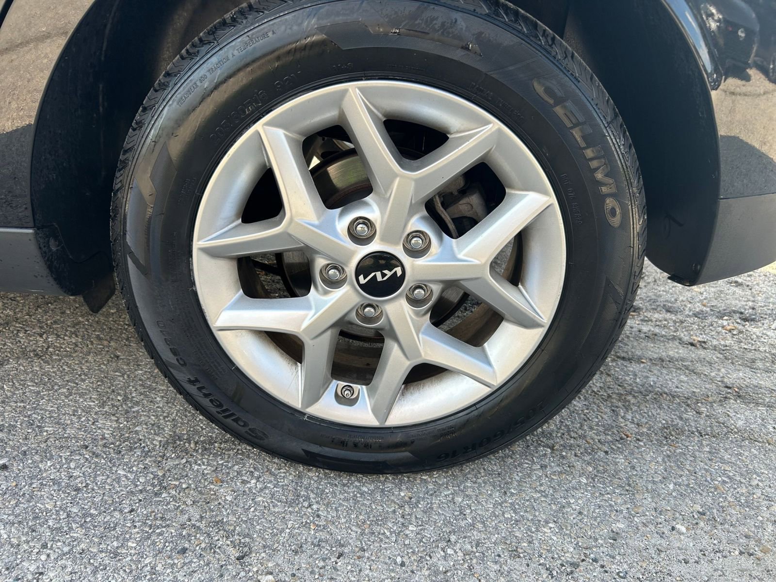 Used 2025 Kia Soul LX w/ LX Technology Package FWD image 24