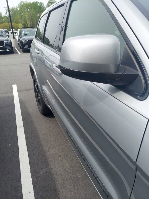 Used 2017 Jeep Grand Cherokee Altitude image 12