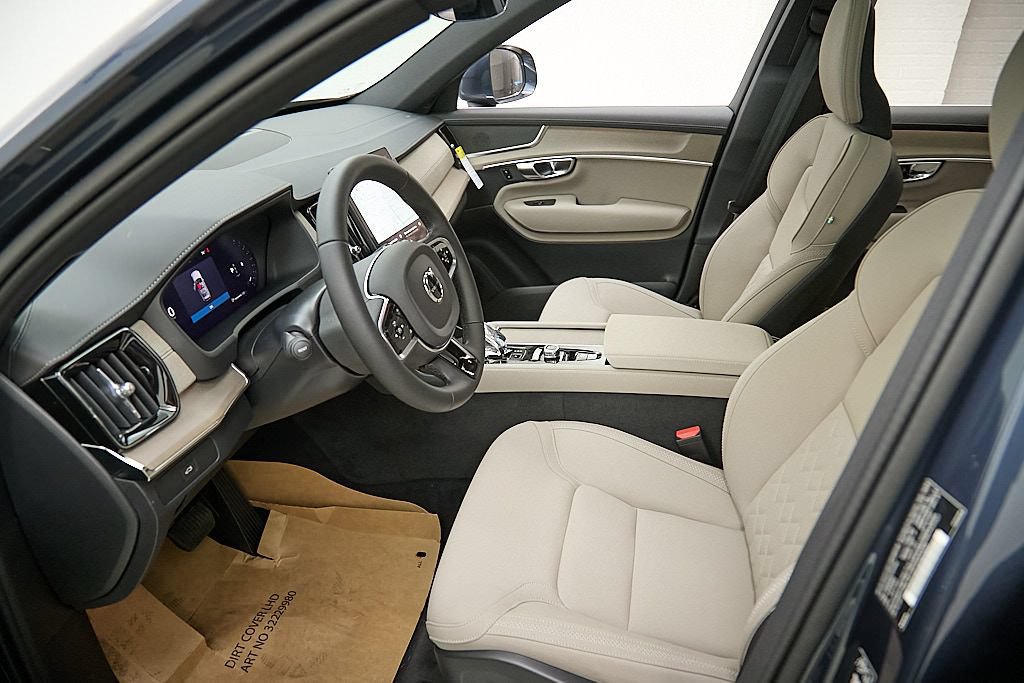 New 2026 Volvo XC90 B6 Plus w/ Protection Package AWD/4WD image 16
