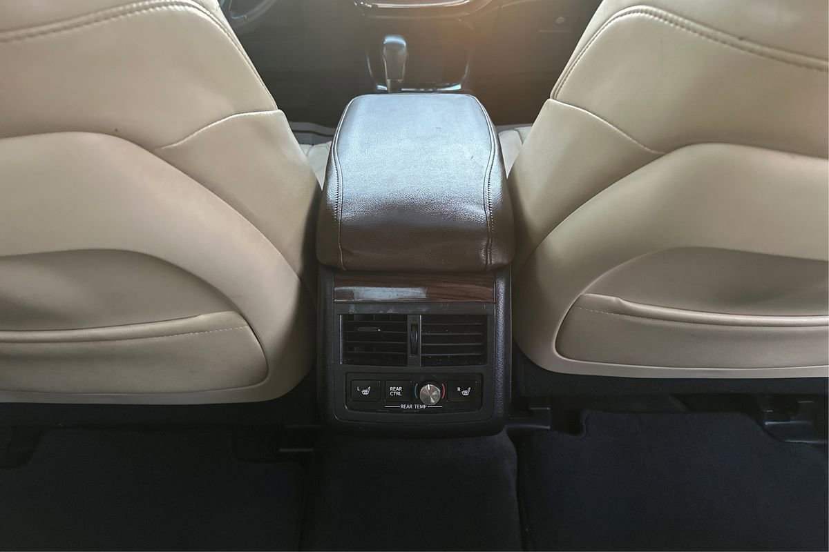 Used 2015 Toyota Avalon Limited image 21