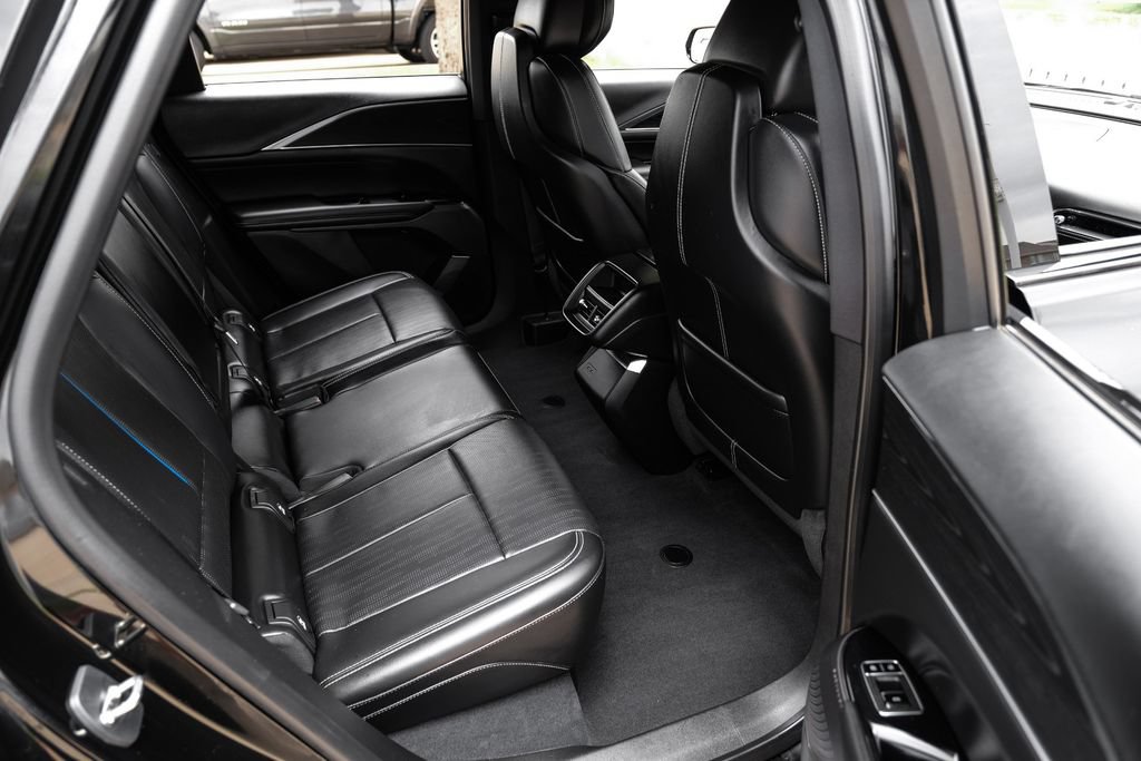 Used 2024 Cadillac Lyriq Luxury RWD image 35