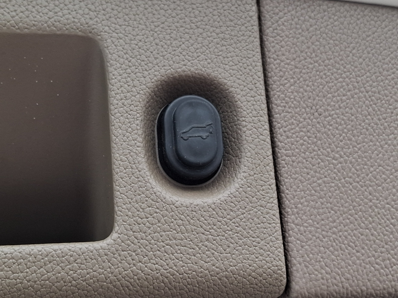 Used 2017 Chevrolet Tahoe Premier AWD/4WD image 35