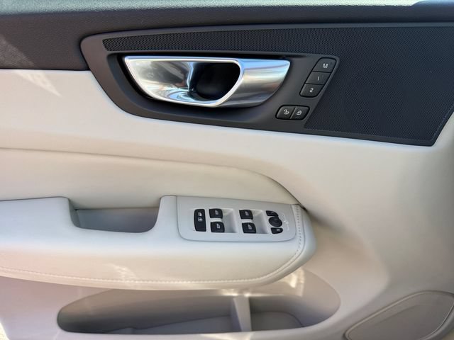 Certified 2024 Volvo XC60 B5 Plus AWD/4WD image 30