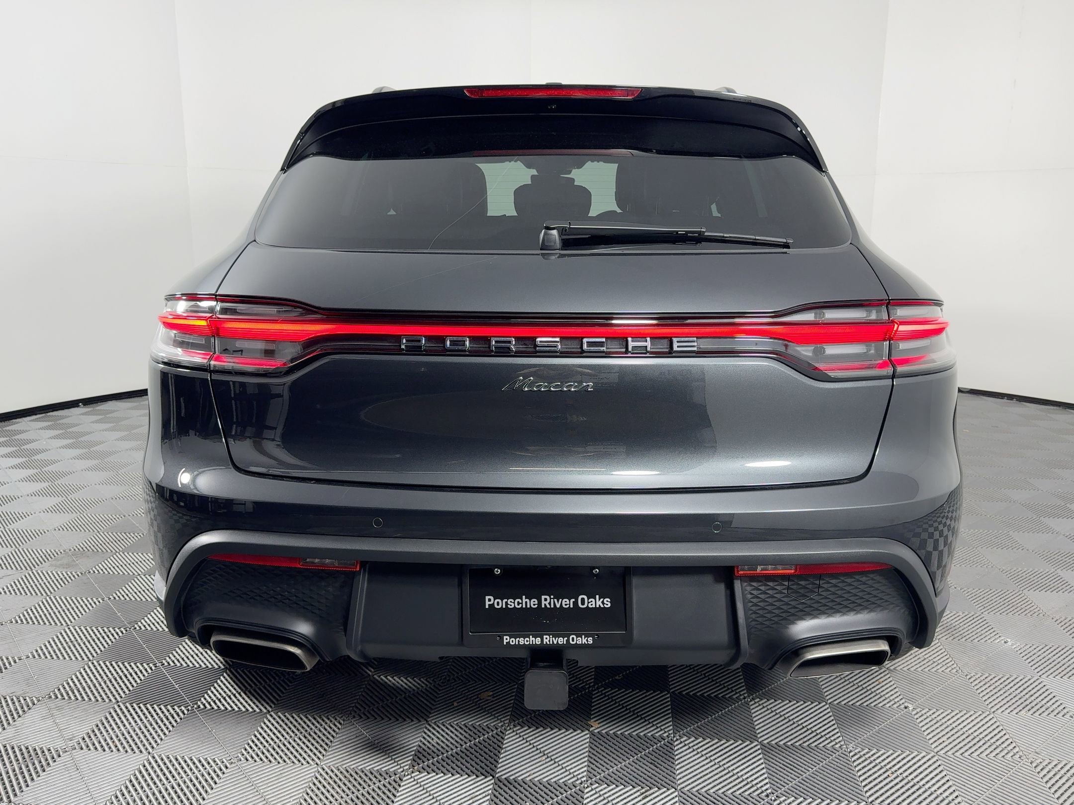 Used 2025 Porsche Macan AWD/4WD image 10