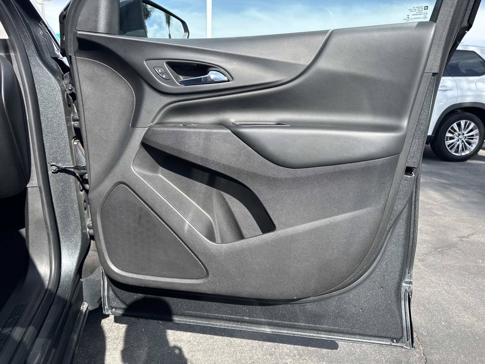 Used 2020 Chevrolet Equinox LT FWD image 30