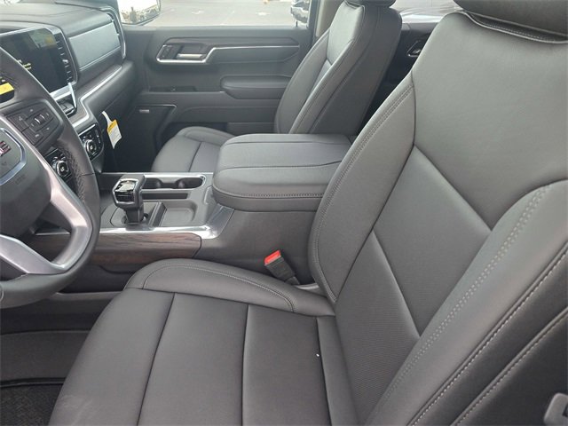 New 2026 GMC Sierra 1500 SLT image 17